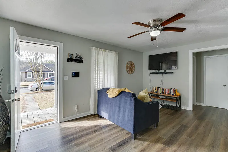 2 bed, 1.0 bath, $1,995 — Photo 4