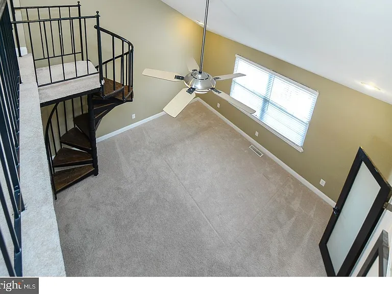 102 Hazelwood Ln — Photo 11