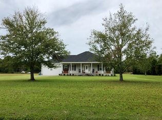 395 Weaver Dr, Ray City, GA 31645