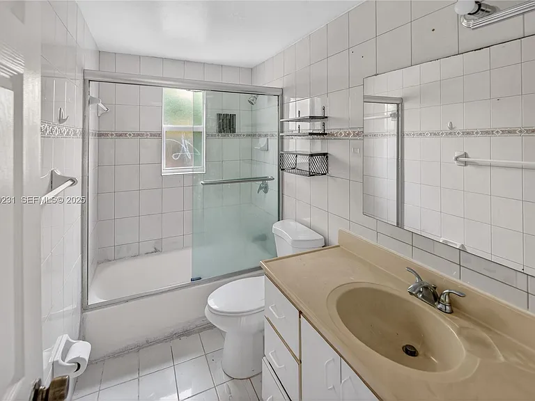 1220 Marseille Dr #5 — Photo 18