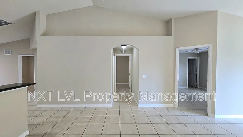 3 bed, 2.0 bath, 1208 sqft, $1,495 — Photo 4