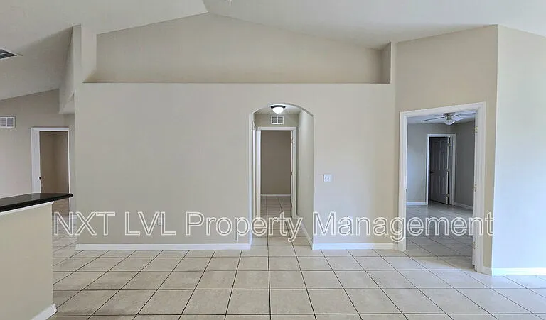 303 NE 24th Ave — Photo 4