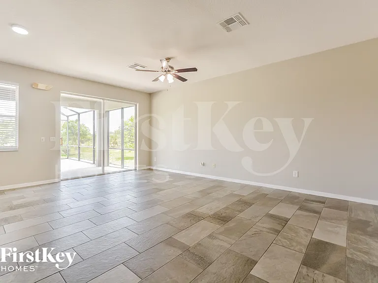 733 Wildflower Rd — Photo 3