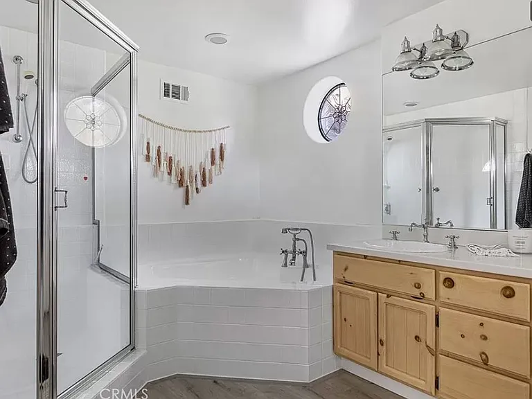 354 Emerald Dr — Photo 10
