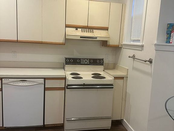 3rd image of 136 Maple Ave #B