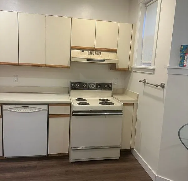 136 Maple Ave #B — Photo 3