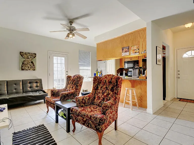 2500 Leon St #202 — Photo 12