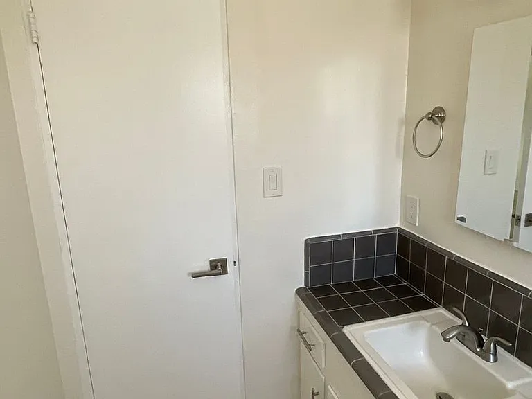 3942 Stevely Ave — Photo 14