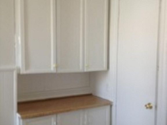 kit cabinet, eating area in kitchen