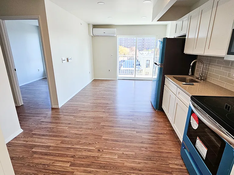 686 Eagle Ave #5A — Photo 2