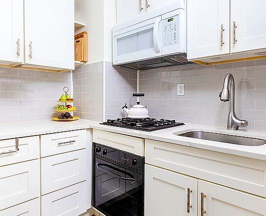 3rd image of 310 E 49th St APT 3H