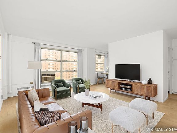 2nd image of 80 La Salle St APT 8B