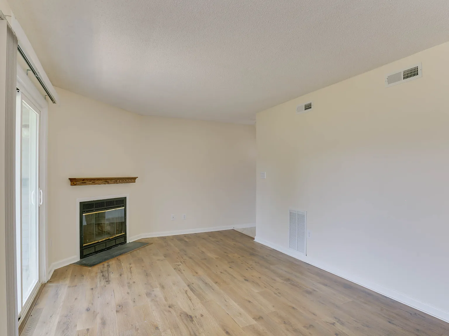 2 bed, 816 sqft, $1,750 — Photo 3