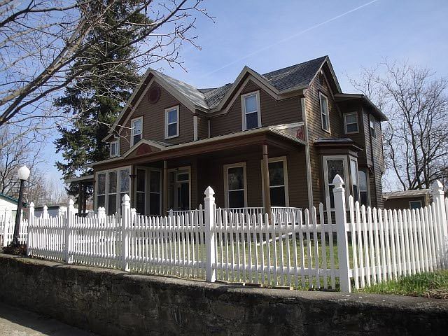 1st image of 212 E Richmond Ave