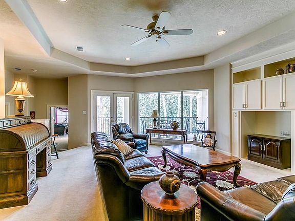 5th image of 4926 Menlo Park Dr