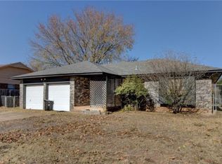 1045 NW 7th Pl, Moore, OK 73160