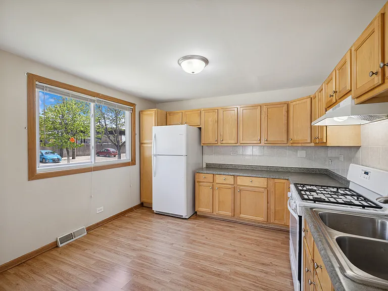 3228 Washington St — Photo 9