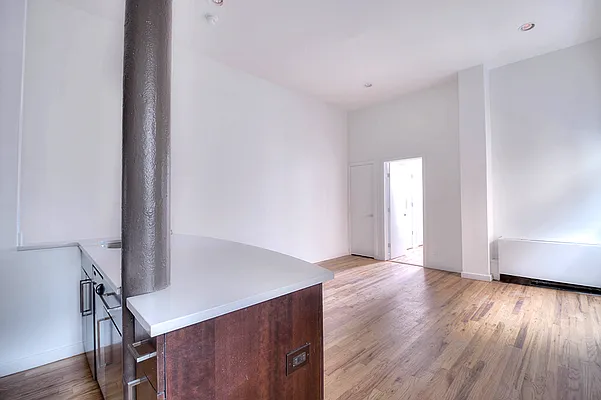 Rented by Urbane Brokerage | media 12