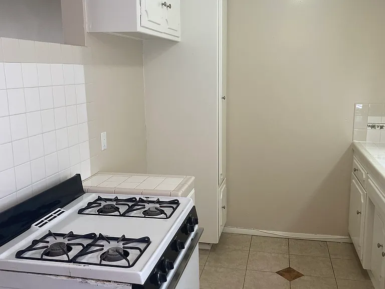 737 E Pine St #11 — Photo 8