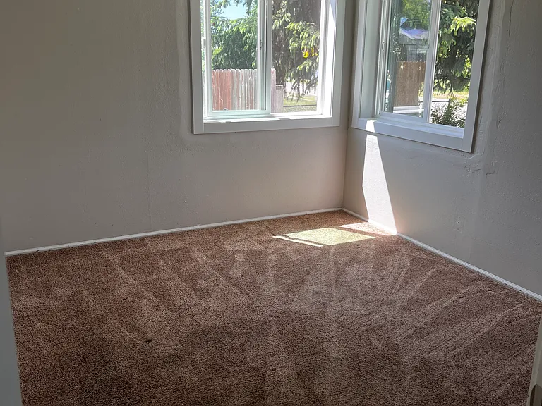 420 N Margaret Ave — Photo 2