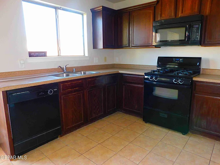 2508 Sparrow Point St — Photo 9