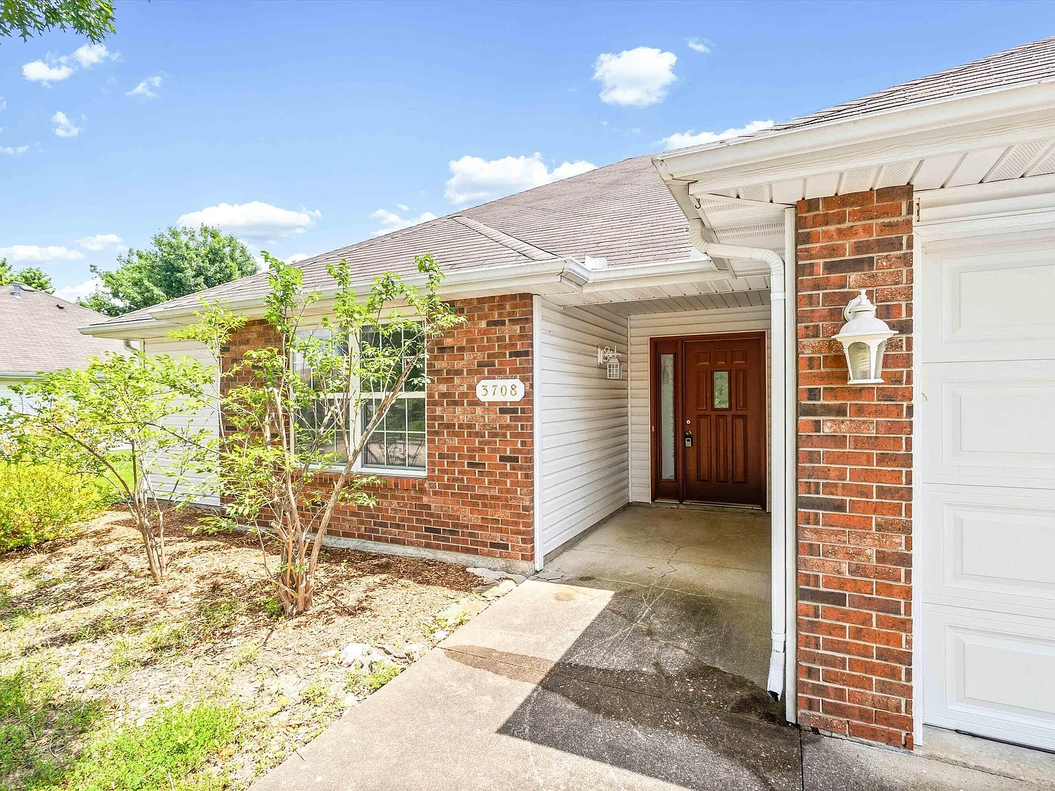 3 bed, 1436 sqft, $1,850 — Photo 2