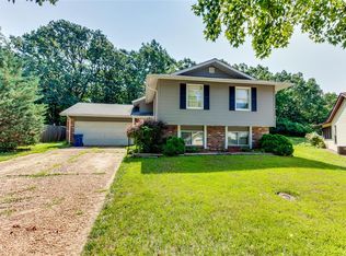 634 Applecross Ct, Ballwin, MO 63021
