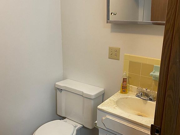 3rd image of 880 Red Hill Rd #106