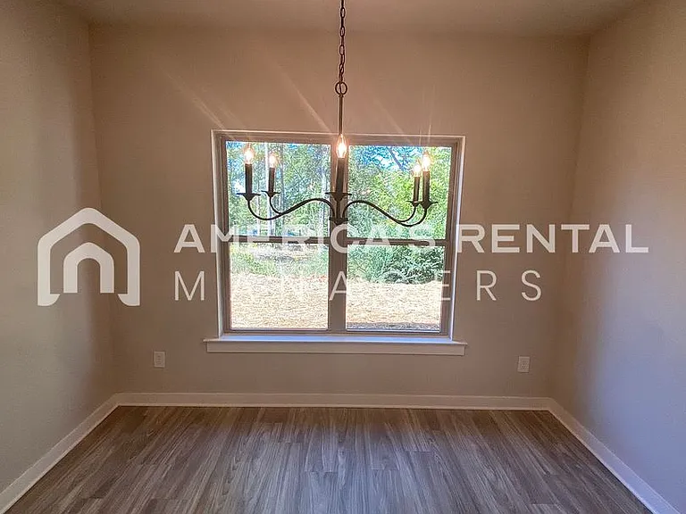 581 Andrew Dr — Photo 5