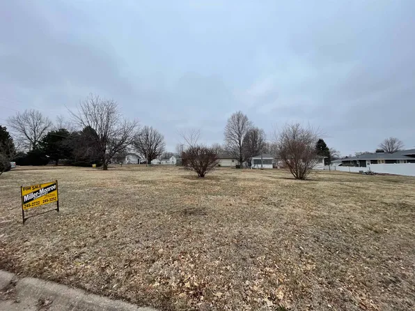 2203 Morgan St, Falls City, NE 68355