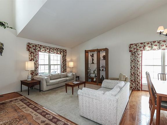 5th image of 786 Andrea Dr