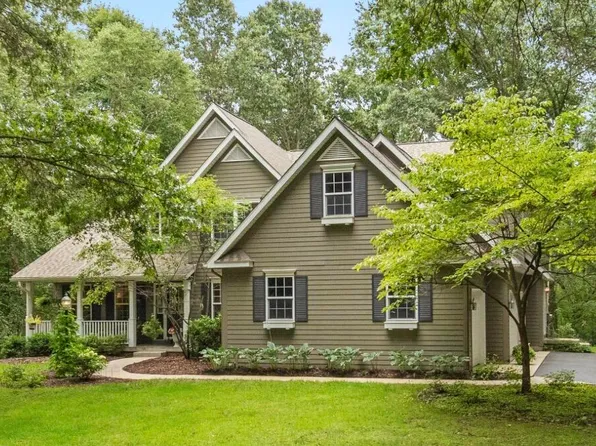 6200 Back 40 Dr NE, Belmont, MI 49306