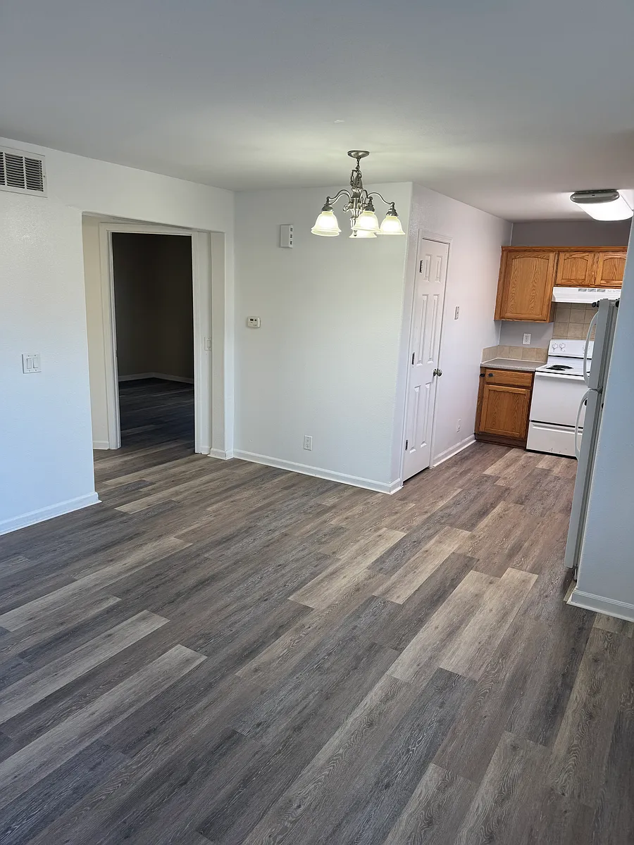 Building Photo - 785 Hilltop Dr