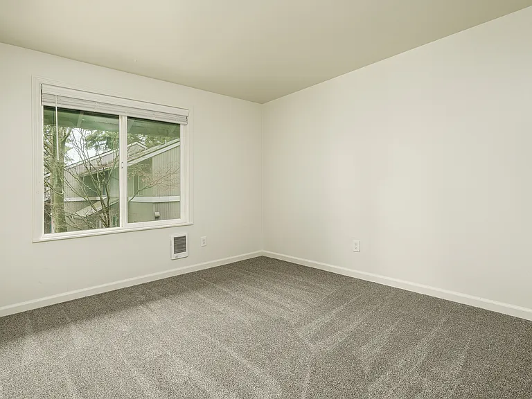 Lynnwood Garden Village — Photo 10