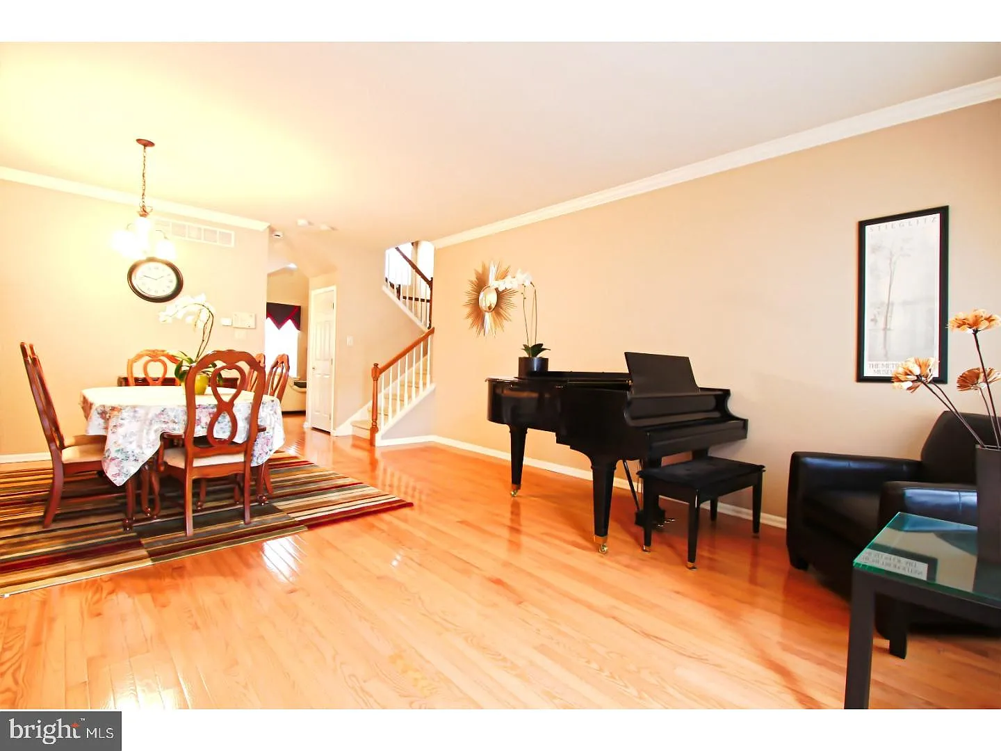 216 Warwick Way photo 1