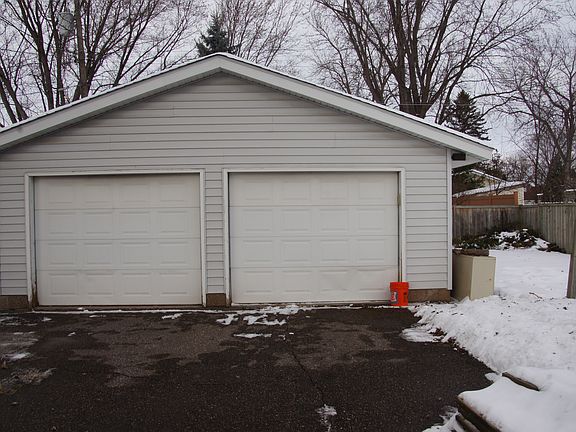 Oversized 2 car garage