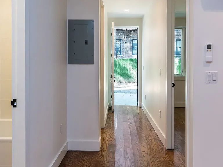 194 Hawthorne St #1R — Photo 13