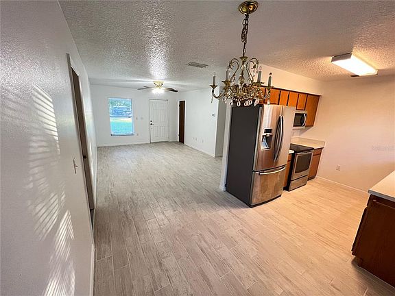 4th image of 33 LAKEVIEW COURT