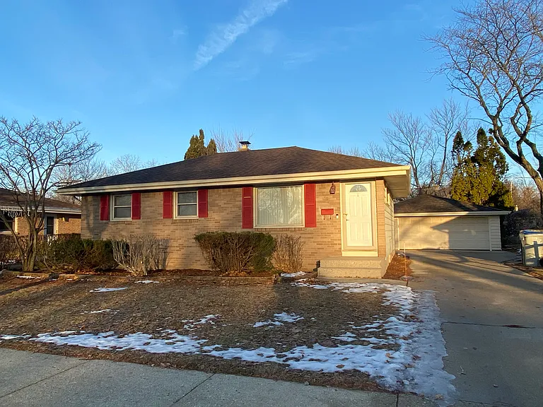 W Green Tree Rd — Photo 14