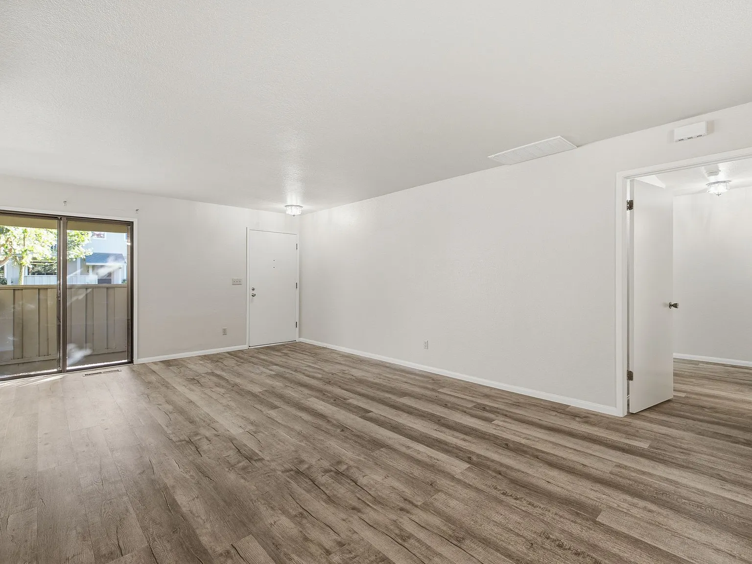2 bed, 1100 sqft, $4,500 — Photo 4