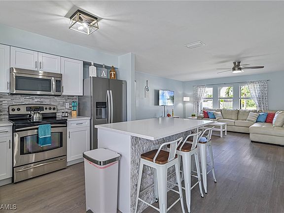3rd image of 2543 SW 4th Pl