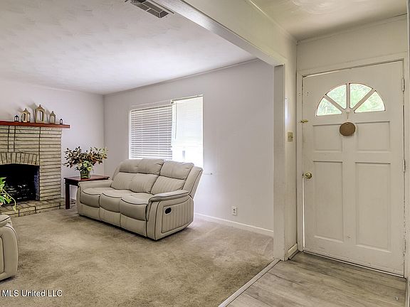 4th image of 359 Florence Ave