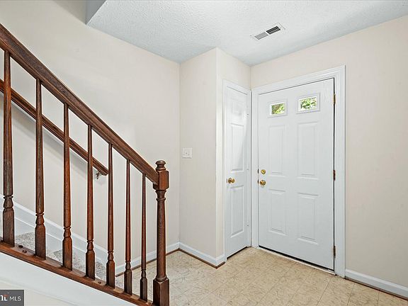 4th image of 104 Regina Ln