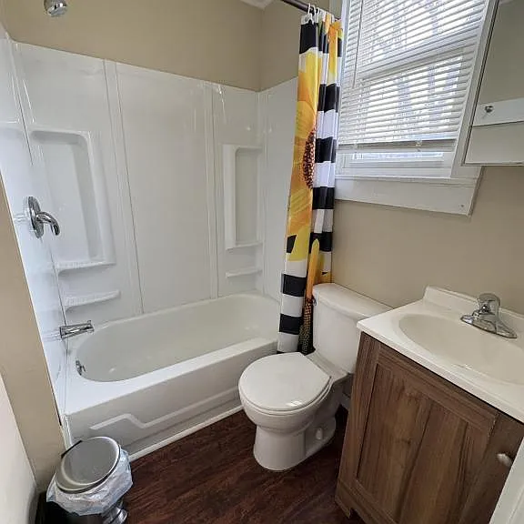 107 E 2nd St #107 — Photo 15