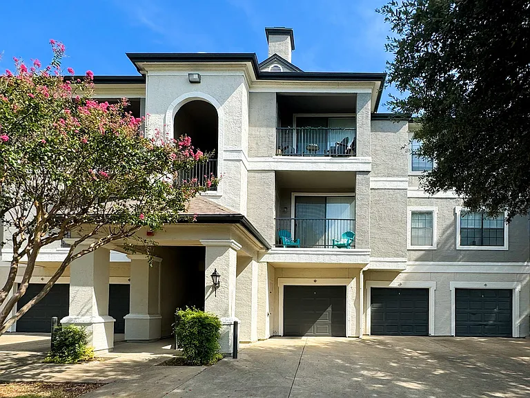Saxony at Chase Oaks Apartments — Photo 25