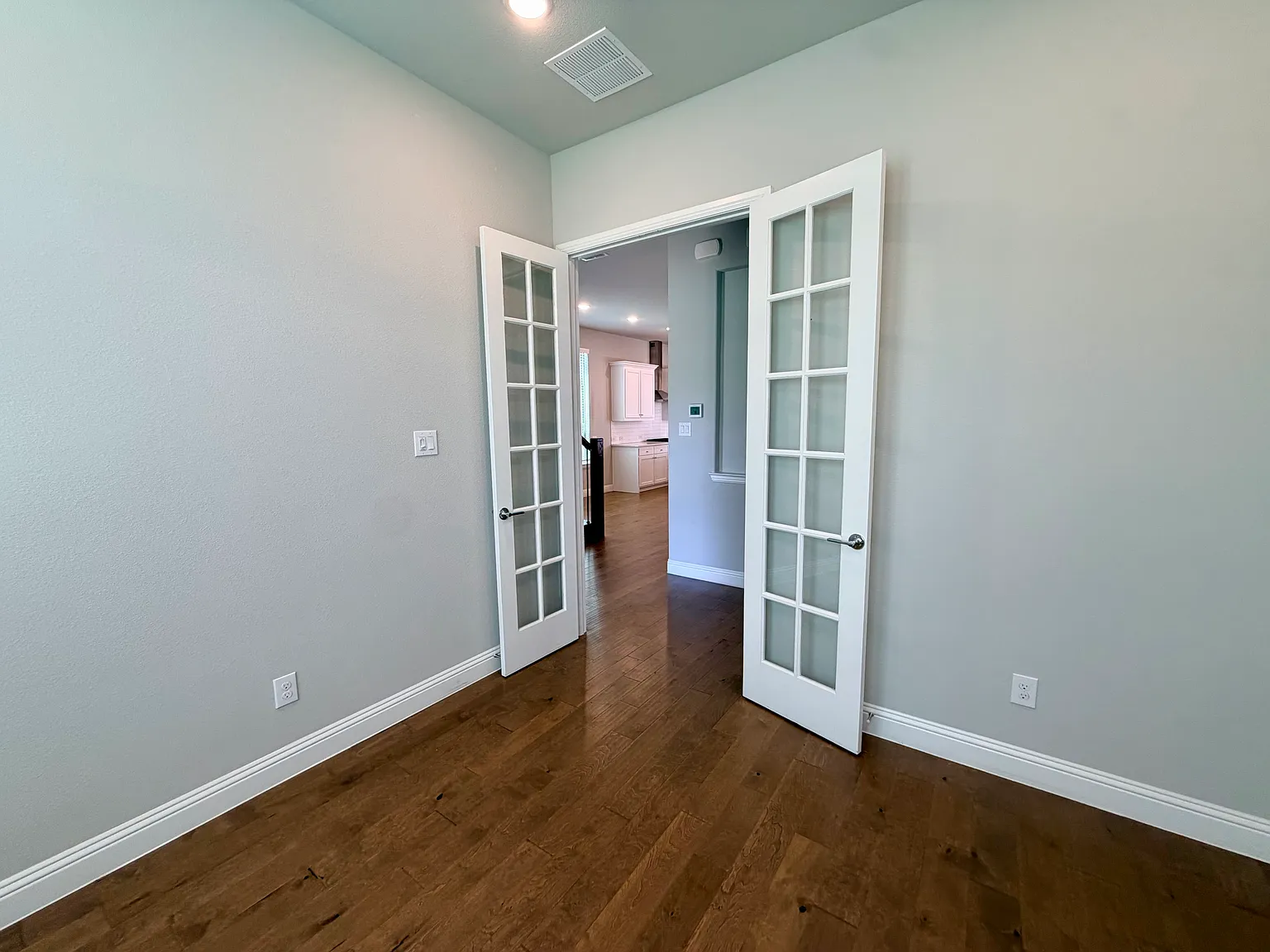 3 bed, 2242 sqft, $3,500 — Photo 4