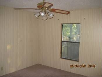 5th image of 301 Oakgrove Cir