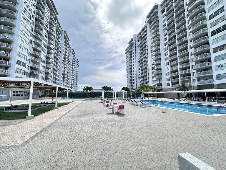 18021 Biscayne Blvd #702 — Photo 9