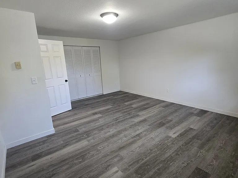 685 Manor Way — Photo 7