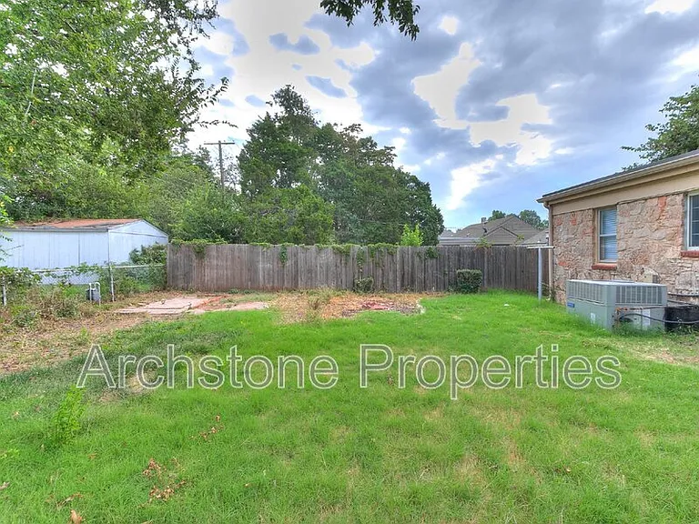 2617 NW 37th St — Photo 48